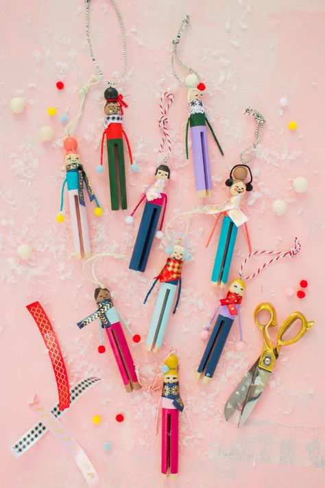 Clothespin People Ornaments / House Lars Built Clothespin People, Retro Christmas Decorations, Globe Ornament, Clothespin Dolls, Clothes Pin Crafts, Christmas Ornaments Homemade, Decoration Christmas, Holiday Diy, Ideas Christmas