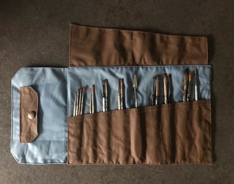 Paintbrush Roll Pattern, Paint Brush Roll, Diy Pouch, Sewing Easy, Knit Bag, Pouch Diy, Travel Canvas, Sewing Easy Diy, Brown Painting