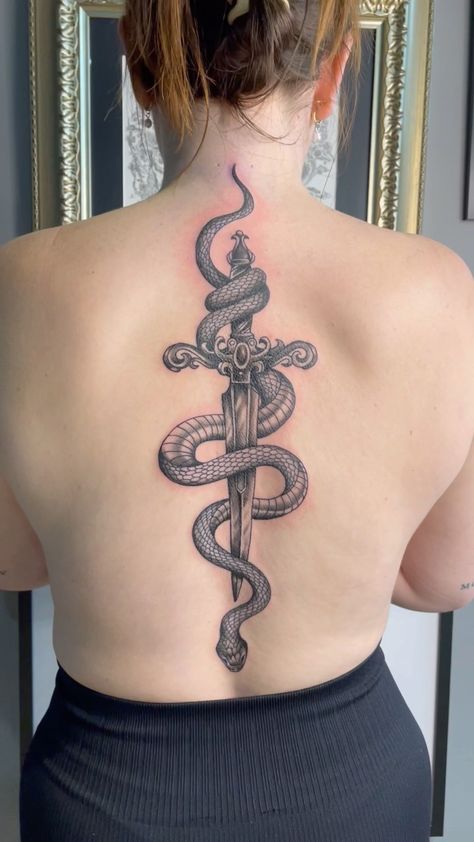 Back Tattoos Spine, Rose Flower Tattoos, Free Hand Tattoo, Tattoo Designs For Girls, Spine Tattoo, Spine Tattoos, Snake Tattoo, Tattoo Blog, Hand Tattoo