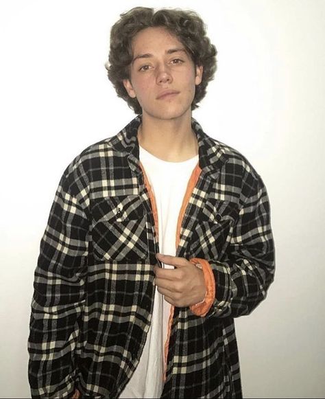 Shameless Carl Gallagher, Carl Shameless, Ethan Cutkosky, Carl Gallagher, White Boys, On Tumblr, Tumblr, Wall, Hair