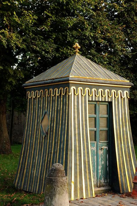 Garden Folly, The Palace Of Versailles, Garden Pavilion, Tent Decorations, Cool Tents, Diy Porch, Palace Of Versailles, Garden Studio, Garden Buildings