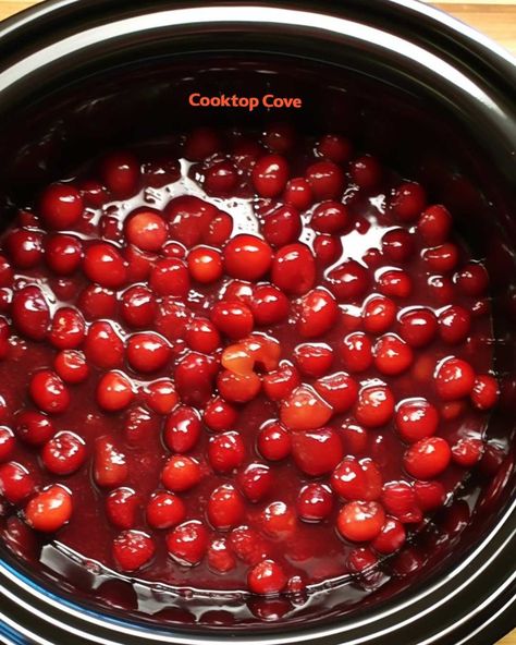 Crockpot Cherry Cobbler, Crockpot Baking, Crockpot Fruit, Cherry Desert, Cuterie Board, Preacher Cake, Cherry Recipe, Crockpot Dessert, Crockpot Desserts