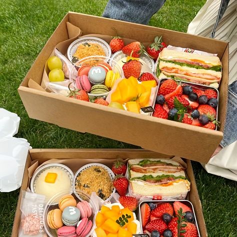 Faster shipping. Better service Picnic Dessert, Bbq Party Food, Picnic Desserts, Camping Desserts, Dessert Parfait, Camping Snacks, Picnic Box, Food Box Packaging, Portable Snacks