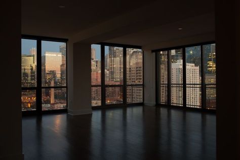 Ew York Apartment, Studio Apartment Big Windows, Loft Apartment Big Windows, Chicago Apartment View, Pent House Apartment Interior Design, Chicago Apartment Aesthetic, Chicago Penthouse, Big Apartment, Apartment City