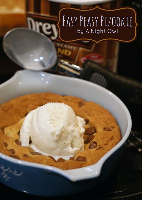 Make your own BJ's or Oregano's Pizookie (Pizza Cookie) at home! Pizza Cookie, Cookie Pizza, Funnel Cake, Good Eat, Yummy Sweets, Night Owl, How Sweet Eats, Eat Dessert, Sweets Treats