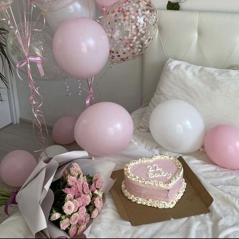 Birthday Goals, Cute Birthday Pictures, Cute Birthday Ideas, Birthday Babe, Bday Party Theme, Pink Birthday Party, A Birthday Cake, 23rd Birthday, 22nd Birthday