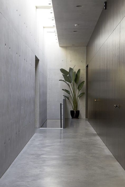 Concrete Minimalist House, Brutalism Interior, Cement House, Brutalist Interior, Concrete Interiors, Industrial Home Design, Concrete Houses, Concrete Architecture, Concrete Home