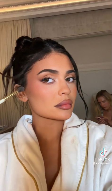 Unnaprochable Makeup, Kylie Jenner Makeup Look, People Model, Taylor Swift Icon, Mekap Mata, 20 Makeup, Kylie Makeup, Jenner Makeup, Hairstyles Aesthetic