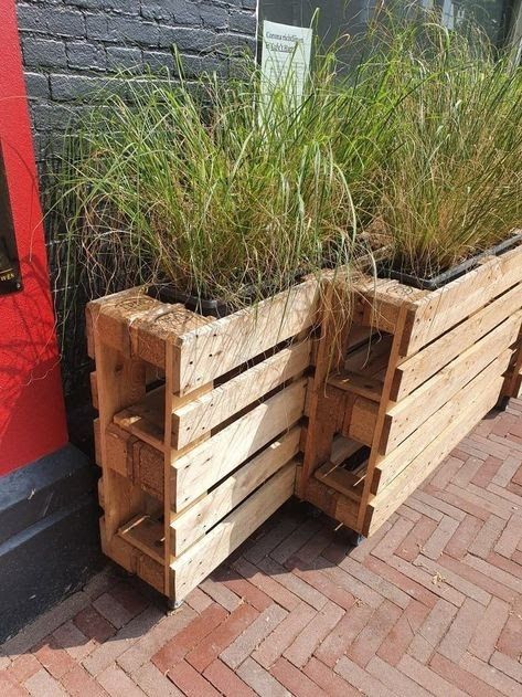 Outdoor Pallet Projects, Apartment Privacy, Pallet Garden Furniture, Decor Ideas Bedroom, Pallet Planter, Tranquil Retreat, Home Decor Ideas Living Room, Privacy Screens, Pallet Outdoor