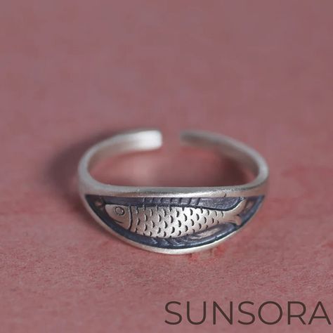 20% OFF Store opening Sale! Indulge in the whimsical charm of our cute adjustable fish ring, designed especially for women who adore aquatic themes. Crafted with precision and attention to detail, this delightful piece adds a touch of playfulness to any outfit.  Whether you're a dedicated fish lover or simply appreciate unique jewelry, our adjustable fish ring is sure to capture your heart. Made to fit comfortably on any finger, this stylish accessory is perfect for everyday wear or special occasions.  Treat yourself or surprise a loved one with this adorable fish ring that celebrates the beauty of underwater life in a chic and fashionable way. Big Rings For Women Unique, Silver Jewelry Ideas, Fish Rings, Metal Rings Handmade, Retro Rings, Silversmithing Jewelry, Unique Fish, Fish Ring, Unique Silver Rings