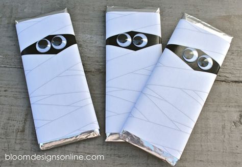 Eyes Printable, Festa Hotel Transylvania, Mummy Candy, Halloween Candy Bar, Dulces Halloween, Wrapped Candy, Spooky Eyes, Halloween Dance, Carte Halloween