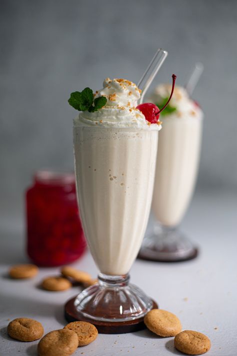 Milkshakes are the way to my heart🤍⁠
⁠
This Vanilla Cookie Milkshake⁠ is just as good as it looks and we used Homefree vanilla mini cookies! Cookie Milkshake Recipe, Cream Images, Gluten Free Cocktails, Cookie Milkshake, Ice Cream Images, Dairy Free Appetizers, Dairy Free Salads, Dairy Free Soup, Soy Free Vegan