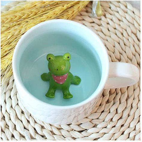 Kawaii Cups, Paint And Drink, Fancy Cup, Frog Decor, Frog Figurines, Cute Fall Wallpaper, Animal Mugs, Ceramic Gifts, Ceramic Figurines