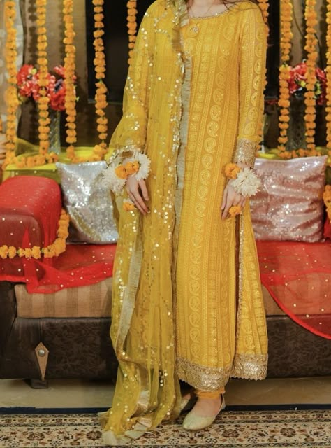 Haldi Ceremony Outfit For Bride Pakistani, Mehndi Dress For Bridal, Haldi Ceremony Outfit Pakistani, Mayo Bride, Ubtan Dress, Haldi Function Dress, Mayoon Dresses, Haldi Dresses, Mayo Dress