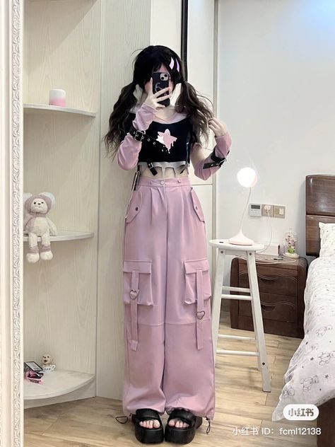 Black Kawaii Outfits, Creepy Cute Fashion, Kawaii Outfit Ideas, Fashion Top Outfits, Interview Outfit, Really Cute Outfits, Kawaii Clothes, Edgy Outfits, Pink Outfit