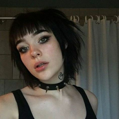 Goth Girl Haircut, Short Alt Hair With Bangs, Goth Haircut Short, Goth Short Hairstyles, Brown Hair Goth, Short Goth Hairstyles, Dr Hairstyles, Short Punk Haircuts, Punk Haircut