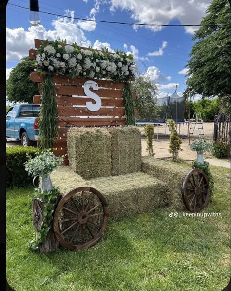 Rustic Western Theme Party, Rancho Theme Birthday Party, Rancho Party Ideas, Country Quinceanera Ideas Decoration, Jaripeo Decorations, Quinceanera Ranchera Ideas, Rustic Quinceanera Invitations, Country Theme Quinceanera Ideas, Country Centerpieces Party