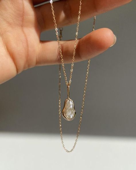 Elegant Necklaces Gold, Cute Necklaces Aesthetic, Small Gold Pendant, Goldsmith Jewelry, Pearl Jewels, Golden Necklace, Golden Jewelry, Pearl Jewellery, Classy Jewelry