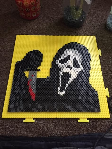 Ghost Face Perler Bead Pattern, Horror Movie Perler Bead Patterns, Ghostface Perler Beads, Ghostface Pixel Art, Horror Perler Beads, Horror Perler, Halloween Perler Beads, Hamma Beads Ideas, Perler Creations