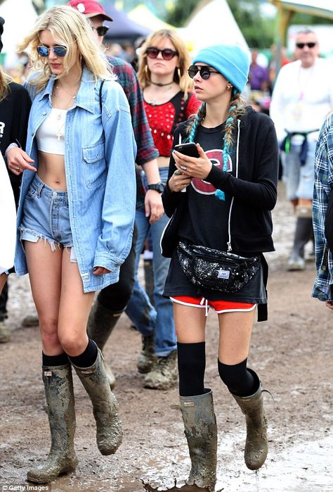 Festival fun: She showed some skin with a pair of bright red sporty shorts, adding a pair of over-the-knee socks as she walked alongside pal Lily Donaldson Hunter Boots Short Outfit, Red Rainboots Outfit, Hunter Wellies Outfit, Festival Outfit Rain, Wellies Outfit, Rainboots Outfit, Summer Boots Outfit, Rain Boot Outfit, Cara Delevingne Style