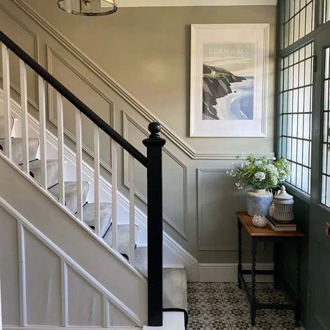 Make your hallway a beautiful, functional space to welcome loved ones into your home. With specific stairs panelling kits to innovative, custom-made storage solutions. 1930s Hallway Panelling, Tall Hallway Panelling, Wood Paneling Stairs, Hallway Ideas Dado Rail, Bannister Painting Ideas, Dado Rail Stairs, Painted Spindles On Stairs, Black Bannister Rail, Bannisters And Railings