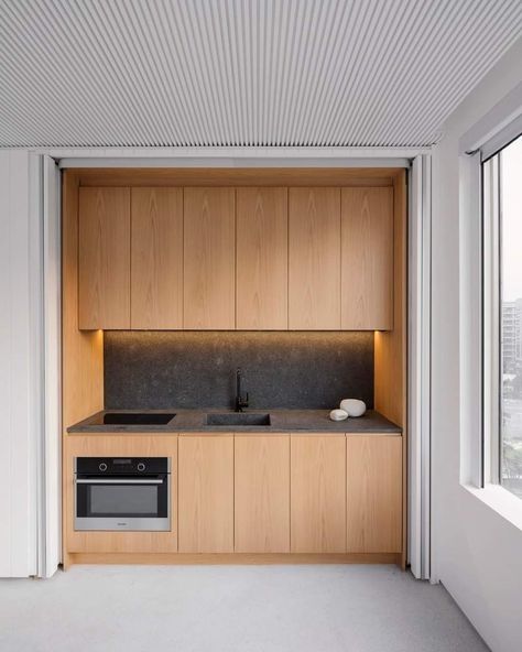 Short Kitchen, Compact Kitchen Design, Kitchen Studio, Hidden Kitchen, Stone Kitchen, Studio Kitchen, Japanese Kitchen, Compact Kitchen, Interior Renovation