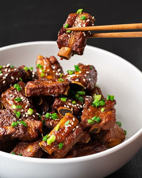 Braised Spare Ribs Recipe, Garlic Spare Ribs, Spare Ribs Recipe, Beef Short Ribs Recipe, Sticky Ribs, Marions Kitchen, Braised Pork Ribs, Spaghetti With Ground Beef, Korean Pork