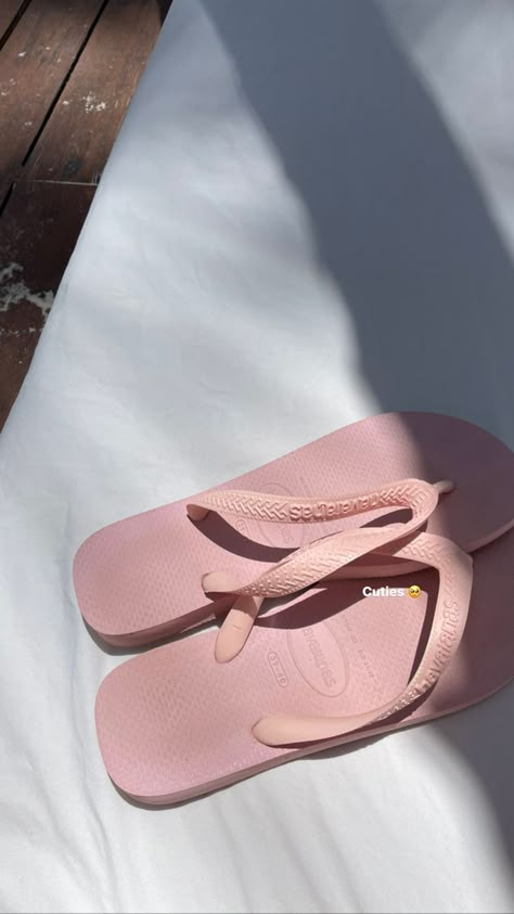 Beach Shoes Aesthetic, Cousins Beach, Fashion Bible, Shoes Aesthetic, Salt Air, Cora Reilly, Coastal Granddaughter, Summer Feeling, Summer Dream