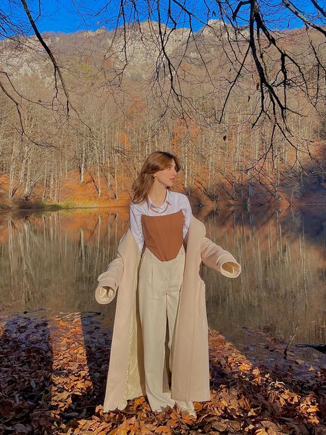 Romantic Academia Fall Outfits, Brown Ootd Aesthetic, Layering Corset Outfit, Corset Academia Outfit, Corset Fits Aesthetic, Layered Outfits For Fall, Summer Layers Outfit Casual, Rome Italy Aesthetic Outfits, Fall Lake Outfit