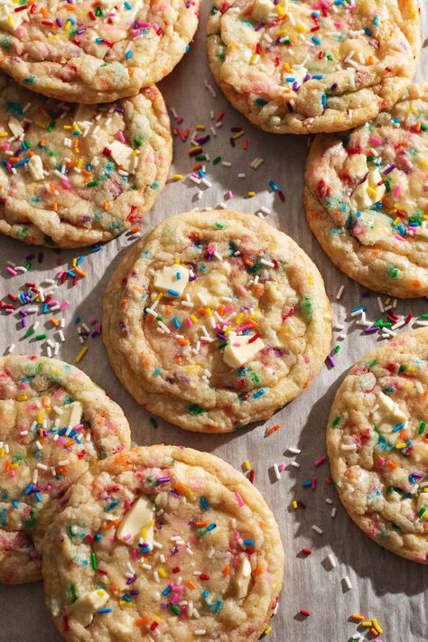 These soft and chewy birthday cake cookies are full of white chocolate and rainbow sprinkles. They're made with clear vanilla extract for that classic birthday cake flavour in cookie form! #cookies #birthdaycake | teakandthyme.com Crumble Birthday Cake Cookie, Funfetti White Chocolate Chip Cookies, Birthday Treats To Take To School Easy, Funfetti Sandwich Cookies, Cookies For Birthday Party, Rainbow Sprinkle Cookies, Baked Cookies Aesthetic, Specialty Cookie Recipes, Birthday Cake Cookies Recipe