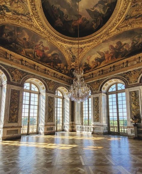 Old Palace Interior, French Castle Interior, Castle Ballroom, Old Mansions Interior, Victorian Castle, Castle House Design, Ball Room, Palace Interior, Old Mansion