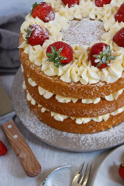 Decorated Victoria Sponge Cake, Victorian Sponge Cake Recipe, Sponge Birthday Cake, Janes Patisserie, Victoria Sponge Cake, Sponge Cake Recipes, Victoria Sponge, Celebration Cake, Strawberry Cakes