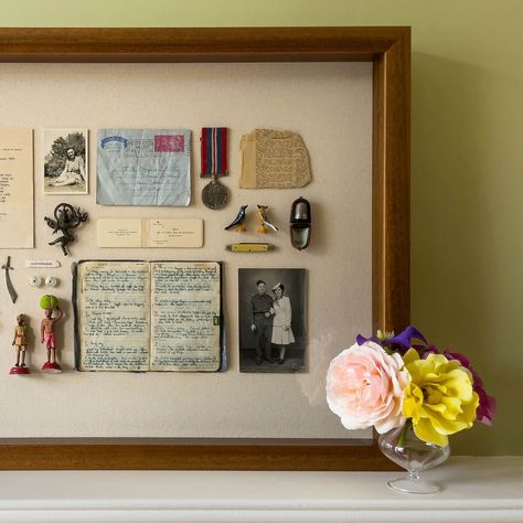 COMMISSION CASE STUDY (Picture 1 of 2)⁣ This large sentimental Memory Box was commissioned by Fiona from East London, who wanted to celebrate her parents' lives, their milestones and the treasures they had collected. Together we worked to create this stunning arrangement of personal keepsakes, weaving together many different kinds of artefacts to tell the story of their lives. It was an honour to work on this piece, knowing that this would keep her parents' memory alive and bring a smile to ... Memory Collection Ideas, Memory Frame Ideas, Memory Shadow Box Ideas, Alaska Fits, Sentimental Decor, Memory Box Ideas Diy, Shadow Box Collage, Diy Gifts For Parents, Memory Picture Frame