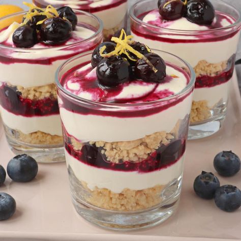 Milkshake Ideas, Cup Desserts, Lemon Curd Cheesecake, Dessert Pots, Cups Recipes, Cheesecake No Bake, Gluten Free Shortbread, Cheesecake Mix, Blueberry Compote