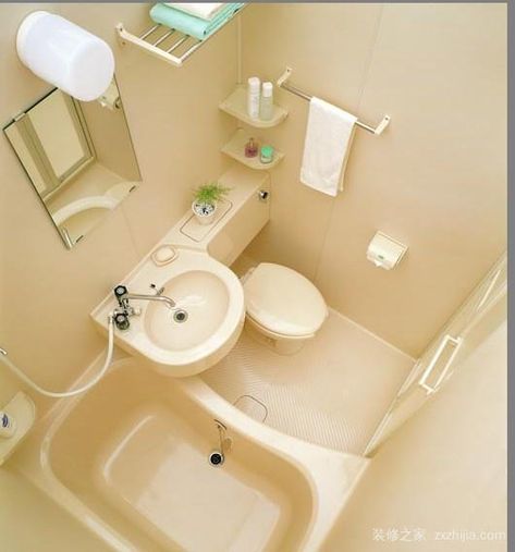 Japan Apartment, Japanese Bathroom Design, Small Toilet Design, Deck Roof, Mini Bathroom, Japanese Bathroom, Japanese Apartment, Tiny Bath, Japanese Toilet