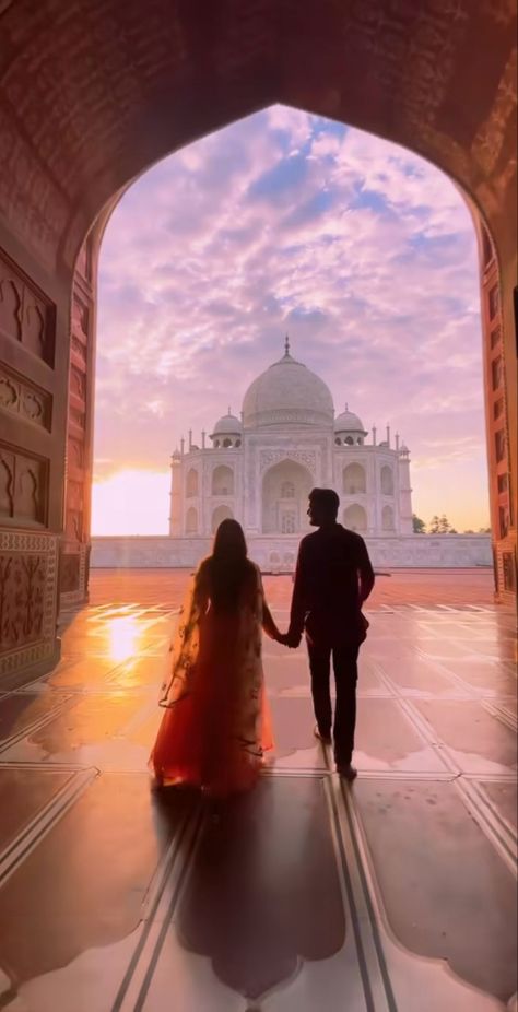 Taj Mahal Couple Pose, Pose With Taj Mahal, Indian Marriage Vision Board, India Astethic, Taj Mahal Proposal, Taj Mahal Poses For Women, Taj Mahal Aesthetic Outfit, Tajmahal Couple Photos, Tajmahal Photoshoot Dress