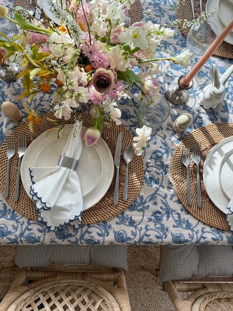 Valentine's & More - Studio McGee Southern Tablescapes, Pretty Tablescapes, Pretty Table Settings, 7 February, Bordallo Pinheiro, Tablescape Inspiration, Spring Tablescapes, Weddings By Color, Classic Table