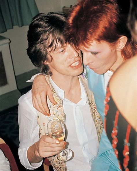 mick jagger & david bowie, farewell ziggy stardust Paul And Linda Mccartney, Cafe Royal, 60s Music, Lou Reed, 70s Music, Ziggy Stardust, Jim Morrison, Mick Jagger, Rock Legends