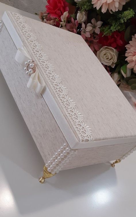 Shabby Chic Craft Room, Popsicle Stick Crafts House, Shabby Chic Boxes, Wedding Platters, Handmade Journals Diy, Bridal Gift Wrapping Ideas, Diy Gift Set, Diy Letters, Gift Box Design