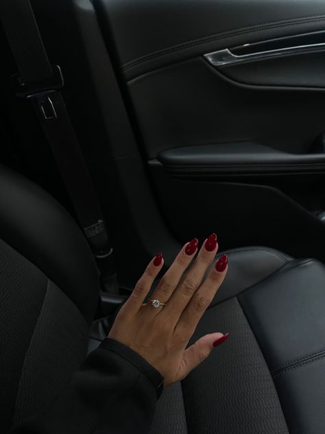 September Nail Aesthetic, Deep Red Acrylic Nails Almond, Winter Chic Nails, Nail Inspo February 2024, Simple Winter Nails Coffin, Maroon Nail Inspo Acrylic, Autumn Elegant Nails, Autom Nails 2024, Wine Red Accessories