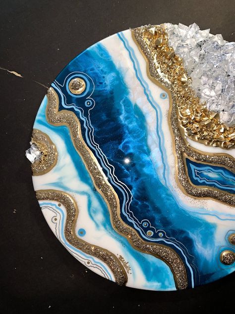 Resin Art Resin Wall Art Painting Ocean Resin Art Gold Wall | Etsy | you can order this on my etsy shop | round wall decor in blue and gold | ocean wall art Round Tray Decor, Resin Geode Wall Art, Blue Art Painting, Geode Painting, Geode Wall Art, Abstract Resin Art, Geode Wall, Agate Art, Resin Art Supplies