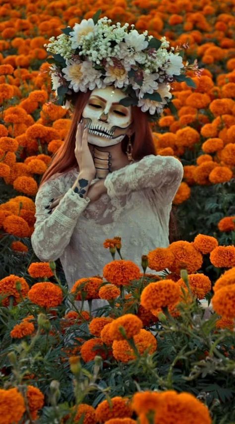 Creepy Halloween Makeup, City Flowers, Makeup For Moms, Face Painting Halloween, Skull Makeup, Halloween Costumes Makeup, Halloween Photoshoot, Horror Movie Characters, Fall Photoshoot