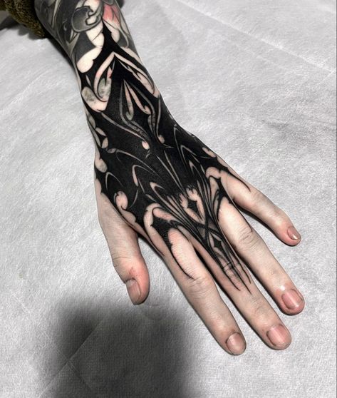 Gothic Hand Tattoo, Hand Tattoo Cover Up, Minimal Tattoo Designs, Minimal Tattoo Ideas, Knuckle Tattoos, Sigil Tattoo, Blackout Tattoo, Magic Tattoo, Creation Photo