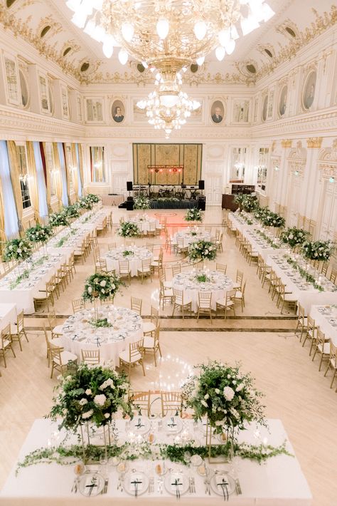 Royal Wedding Venue Ideas, Wedding Venues Indoor Decor, Royal Venues For Weddings, Dinner Wedding Decoration, Wedding In A Ballroom, Wedding Decorations Classic Elegant, Classic Wedding Set Up, Dreamy Wedding Reception Indoor, Wedding And Ceremony In The Same Room