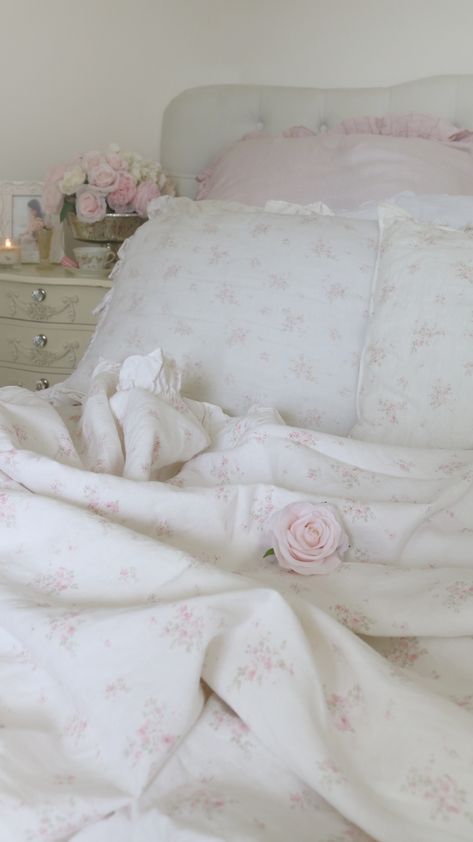 Rachel Ashwell Shabby Chic, Closet Tour, Chic Bedding, Romantic Shabby Chic, Shabby Chic Bedding, Princess Room, Shabby Chic Bedroom, Ruffle Bedding, Shabby Chic Bedrooms