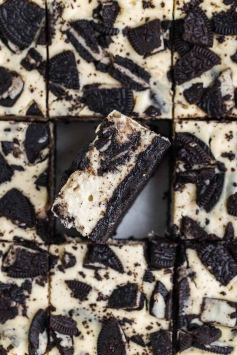 Oreo Cheesecake Bars combine the crunchy, classic flavor of Oreo cookies with a rich, creamy cheesecake filling! They're a hit for parties, special occasions, or just a cozy night in, and they're easy enough for even novice bakers to whip up with ease! Oreo Cheesecake Squares, Oreo Dream Bars, Oreo Cheesecake Cookies Recipe, Oreo Cookie Cheesecake, Oreos Cheesecake, Oreo Cookie Bars, Oreo Cheese Cake, Oreo Cookie Bar, Oreo Cheesecake Bars