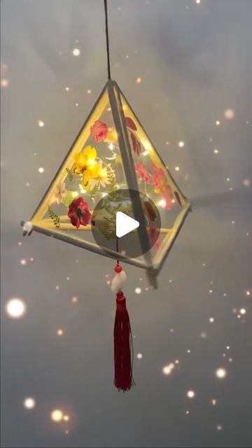 Itsy Bitsy Artsy I Art & Craft I Creative DIY on Instagram: "DIY flowers pressed triangle lantern 🏮 ✨🌸🌺 🌿Illuminate your space with handmade brilliance! Unveiling the magic of wood sticks and scotch tape crafted hanging lights. . . . 📌Follow me for more : ➡️ @itsy_bitsy_23 ➡️ @itsy_bitsy_23 ➡️ @itsy_bitsy_23 . . . #DIYLighting #woodstickcrafts #HomeDecor #CraftyCreations #handmade #LightingDesign #ArtisanCraft #UpcycledArt #SustainableLiving #CreativeHome #EcoFriendlyDecor #homedecor #CraftyInnovation #ArtistryAtHome #HomemadeHues #CraftersOfInstagram #LightingInspiration #parentchildhandmade #CraftyKids #HandcraftedHappiness #HomeArtistry #InnovativeCrafts #DIYDecor #CraftersCommunity #decor #ArtfulAmbiance" Diy Diwali Lights Decor, Diy Diwali Gifts Handmade, Diwali Latern Diy, Lamp Diy Hanging, Diy Lanterns For Diwali, Diwali Art And Craft Ideas, Diwali Lanterns Handmade, Diy Diwali Lamp, Lantern Diy For Kids