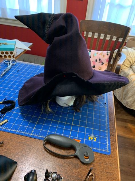 Homemade Witch Hat, Making A Witch Hat, Felt Witch Hat Diy, Decorate Witches Hat, How To Make Witch Hat, Diy Witch Hat To Wear, Witches Hat Diy, Witch Costumes Diy, Witches Hat Pattern