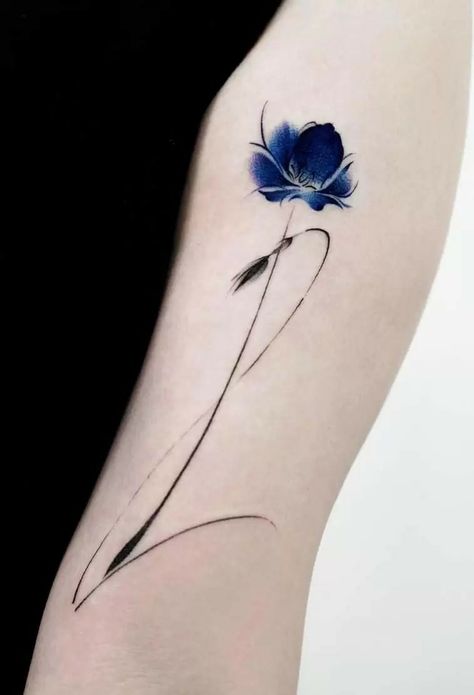 Small Poppy Flower Tattoo, Poppy Flower Tattoos, Circular Tattoo, Poppy Flower Tattoo, Flower Wrist Tattoos, Poppies Tattoo, Cool Chest Tattoos, Flower Tattoo Shoulder, Dainty Tattoos