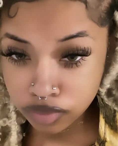 Aesthetic Nose Pericings, Spectrum Piercing Black Women, Septum On Black Women, Baddie Percinings, Lip Piercings Black Women, Tounge Piercing Black Women, Septum Black Women, Both Sides Of Nose Pierced, Nose Peirce